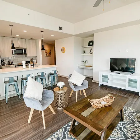 Uptown Fully Furnished 2Br Apartment Apts
